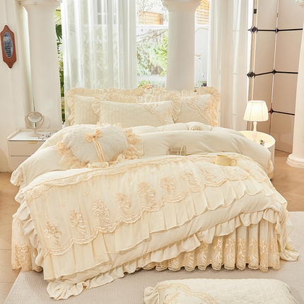 91家纺网 家纺一手货源 找家纺 2024新款加厚牛奶绒蕾丝刺绣床裙四件套-莫奈花园系列 莫奈花园-奶昔