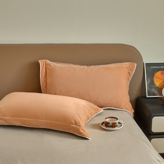 91家纺网 家纺一手货源 找家纺 万盛家纺 2025新款德芙绒牛奶绒法莱绒水晶绒双拼四件套 奶油橘-米灰