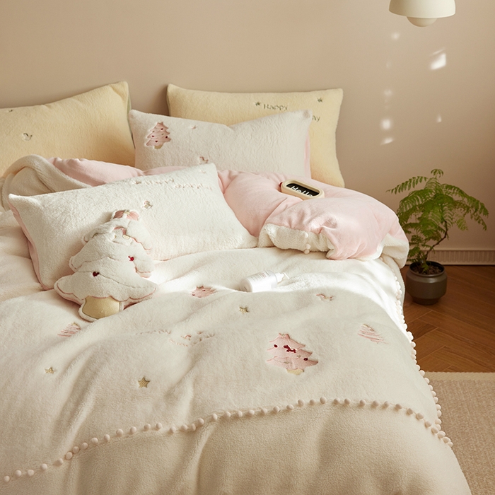 91家纺网 家纺一手货源 找家纺 安莱生活 2024新款绵羊绒工艺款圣诞毛球四件套 绵羊绒-粉色圣诞