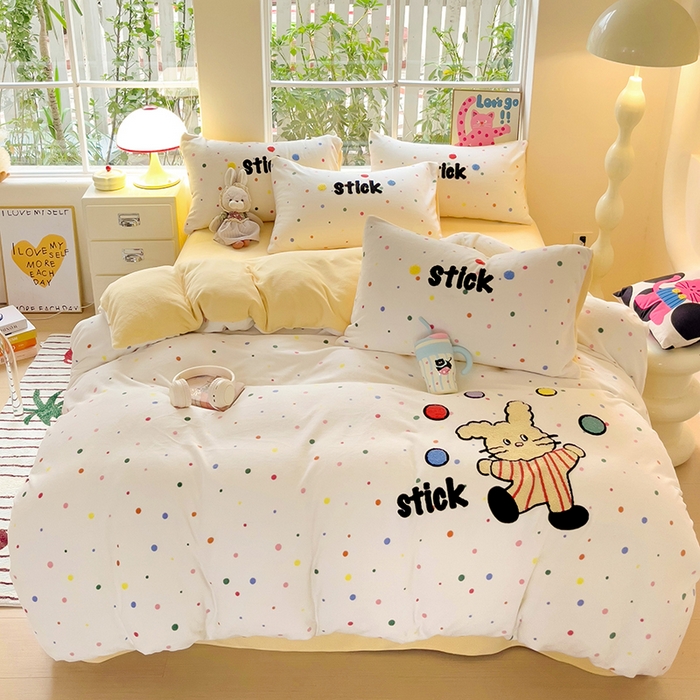 91家纺网 家纺一手货源 找家纺 眠帛家居 2024新款高克重牛奶绒毛巾绣加印大版卡通四件套系列二 点点兔