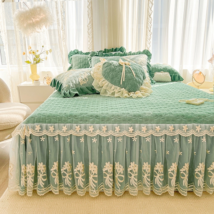 91家纺网 家纺一手货源 找家纺 2024新款加厚牛奶绒蕾丝刺绣床裙单床裙-莫奈花园系列 莫奈花园-豆绿