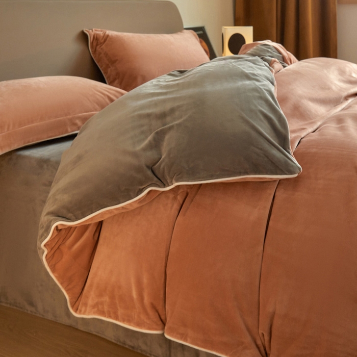 91家纺网 家纺一手货源 找家纺 万盛家纺 2025新款德芙绒牛奶绒法莱绒水晶绒双拼四件套 砖红-咖灰