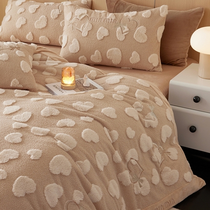 91家纺网 家纺一手货源 找家纺 （总）安莱生活 2024新款minmin泰迪绒立体提花爱心四件套