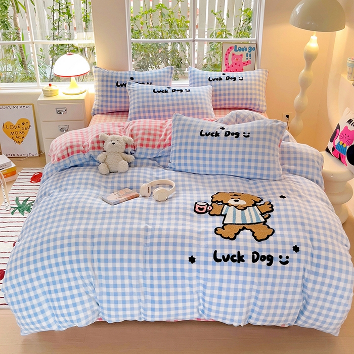 91家纺网 家纺一手货源 找家纺 眠帛家居 2024新款高克重牛奶绒毛巾绣加印大版卡通四件套系列二 旺仔