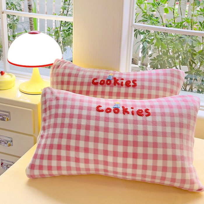 91家纺网 家纺一手货源 找家纺 眠帛家居 2024新款高克重牛奶绒毛巾绣加印大版卡通四件套系列二 芝士