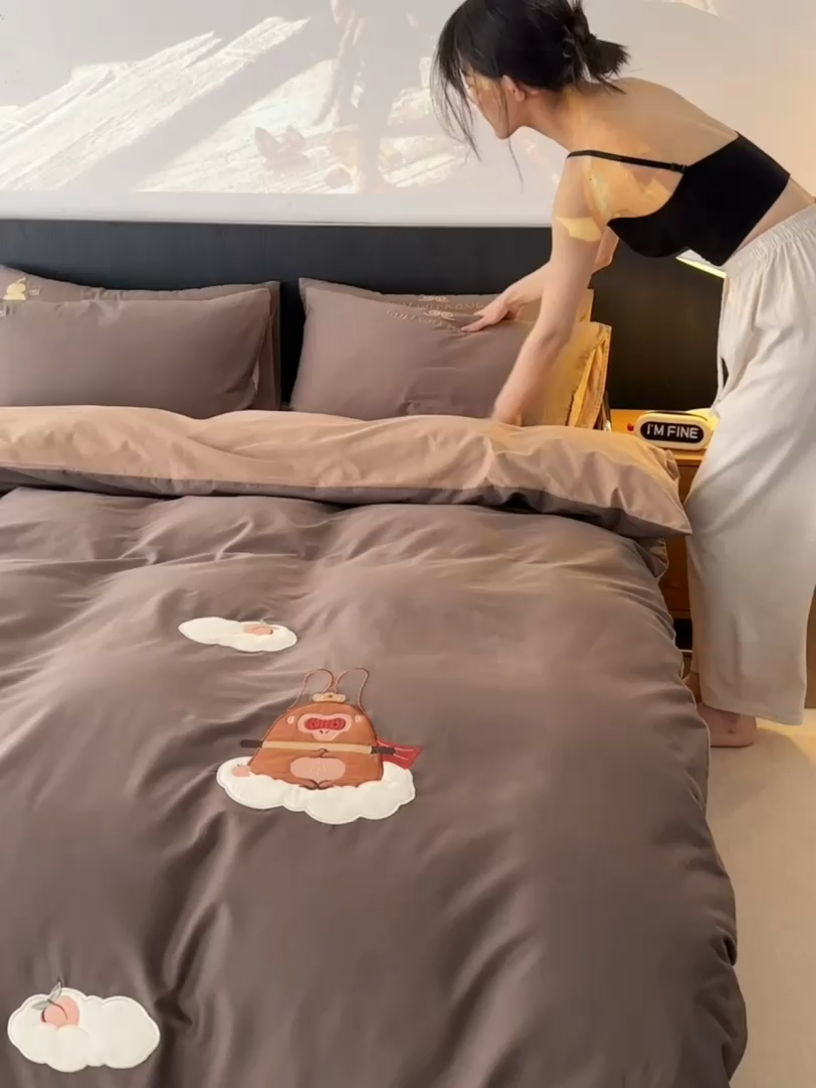 91家纺网 家纺一手货源 找家纺 安莱生活 2024新款全棉100s磨毛贴布绣-熏悟空系列 熏悟空-灰棕