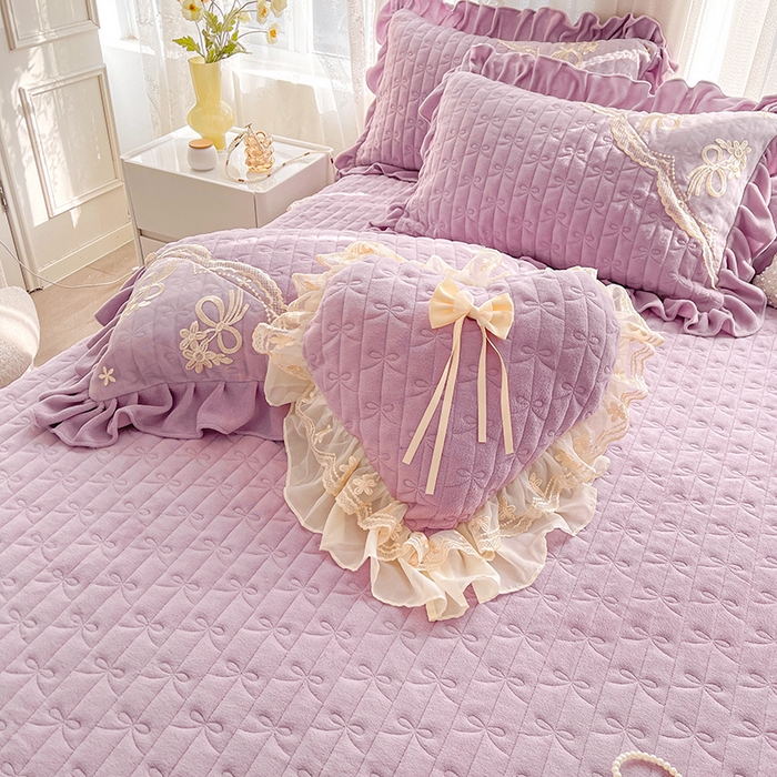 91家纺网 家纺一手货源 找家纺 2024新款加厚牛奶绒蕾丝刺绣床裙单床裙-莫奈花园系列 莫奈花园-甜紫