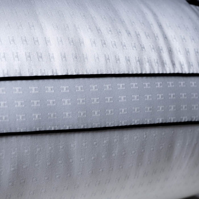 91家纺网 家纺一手货源 找家纺 （总）爱来伊 2024新款柔软舒适刺绣枕酒店枕立体羽丝绒枕头枕芯