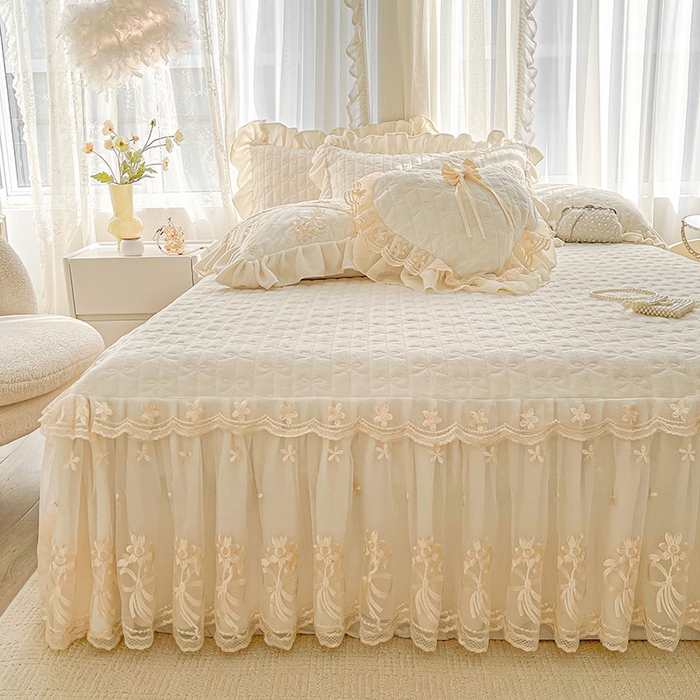 91家纺网 家纺一手货源 找家纺 2024新款加厚牛奶绒蕾丝刺绣床裙单床裙-莫奈花园系列 莫奈花园-奶昔