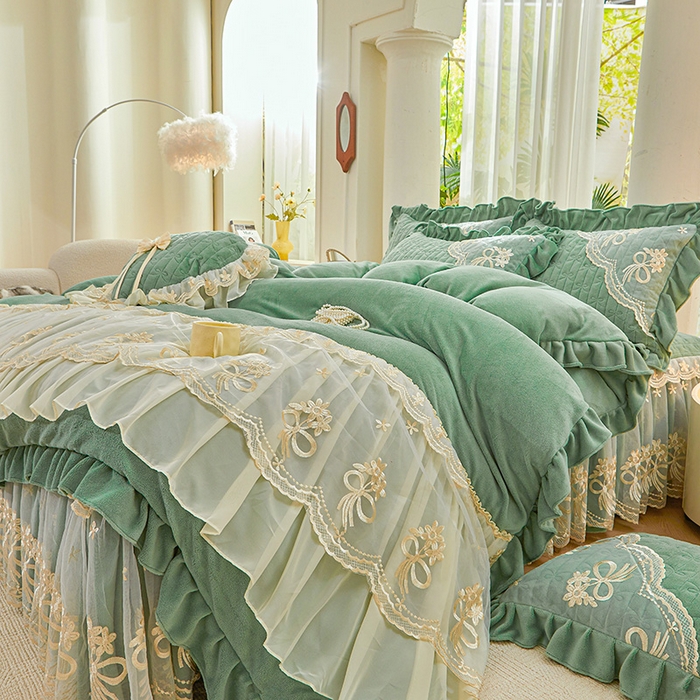 91家纺网 家纺一手货源 找家纺 2024新款加厚牛奶绒蕾丝刺绣床裙四件套-莫奈花园系列 莫奈花园-豆绿