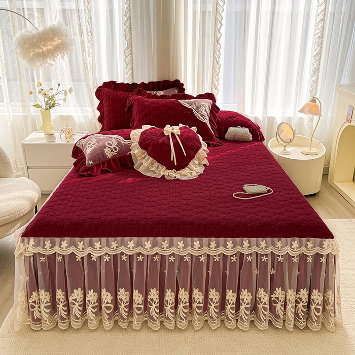 91家纺网 家纺一手货源 找家纺 2024新款加厚牛奶绒蕾丝刺绣床裙单床裙-莫奈花园系列 莫奈花园-酒红