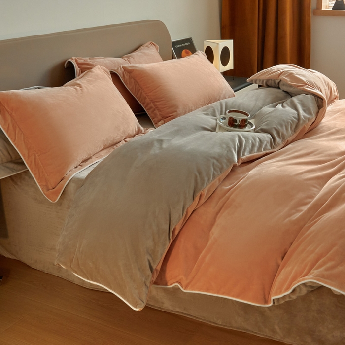 91家纺网 家纺一手货源 找家纺 万盛家纺 2025新款德芙绒牛奶绒法莱绒水晶绒双拼四件套 奶油橘-米灰