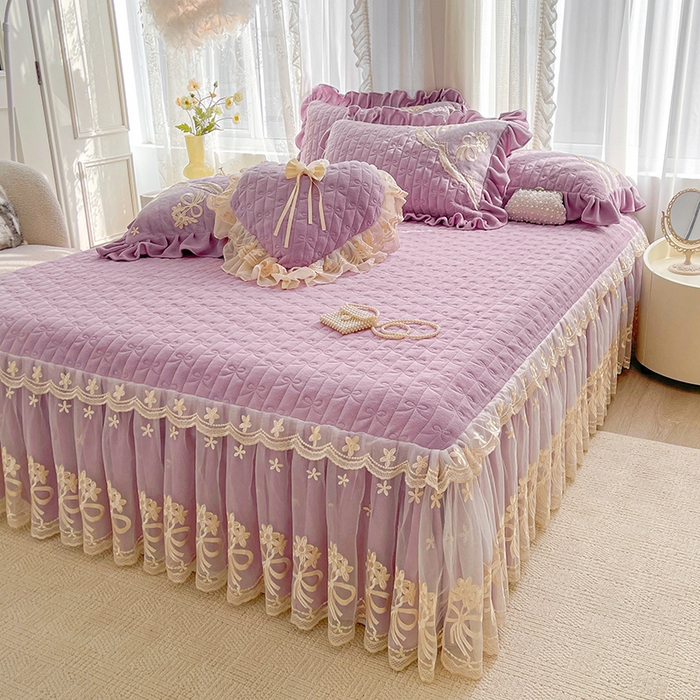 91家纺网 家纺一手货源 找家纺 2024新款加厚牛奶绒蕾丝刺绣床裙单床裙-莫奈花园系列 莫奈花园-甜紫