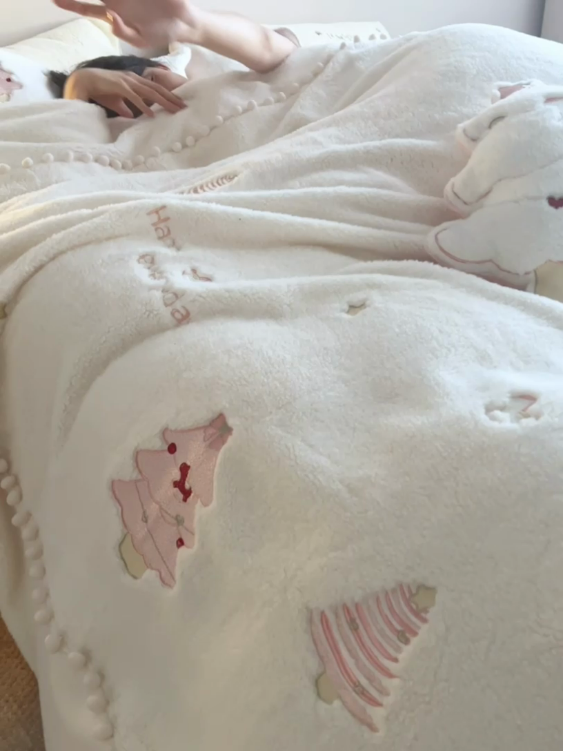 91家纺网 家纺一手货源 找家纺 （总）安莱生活 2024新款绵羊绒工艺款圣诞毛球四件套