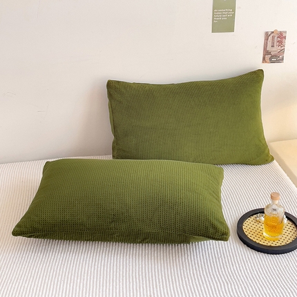 91家纺网 家纺一手货源 找家纺 漫时光 2025新款牛奶绒烂花枕套 华夫格-绿