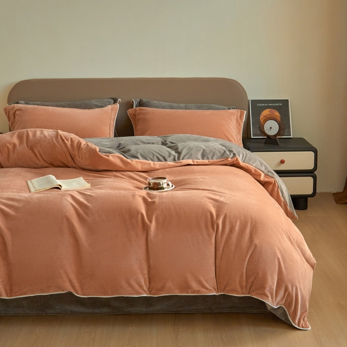 91家纺网 家纺一手货源 找家纺 万盛家纺 2025新款德芙绒牛奶绒法莱绒水晶绒双拼四件套 砖红-咖灰