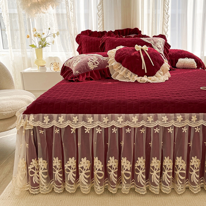 91家纺网 家纺一手货源 找家纺 2024新款加厚牛奶绒蕾丝刺绣床裙单床裙-莫奈花园系列 莫奈花园-酒红
