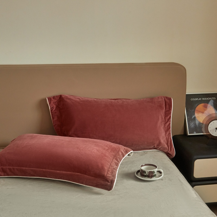 91家纺网 家纺一手货源 找家纺 万盛家纺 2025新款德芙绒牛奶绒法莱绒水晶绒双拼四件套 晨曦红-米灰