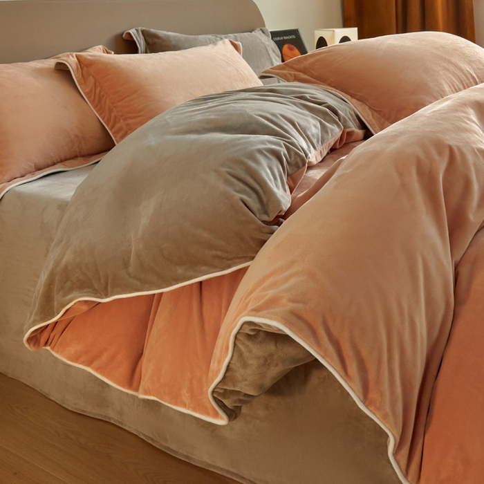 91家纺网 家纺一手货源 找家纺 万盛家纺 2025新款德芙绒牛奶绒法莱绒水晶绒双拼四件套 奶油橘-米灰