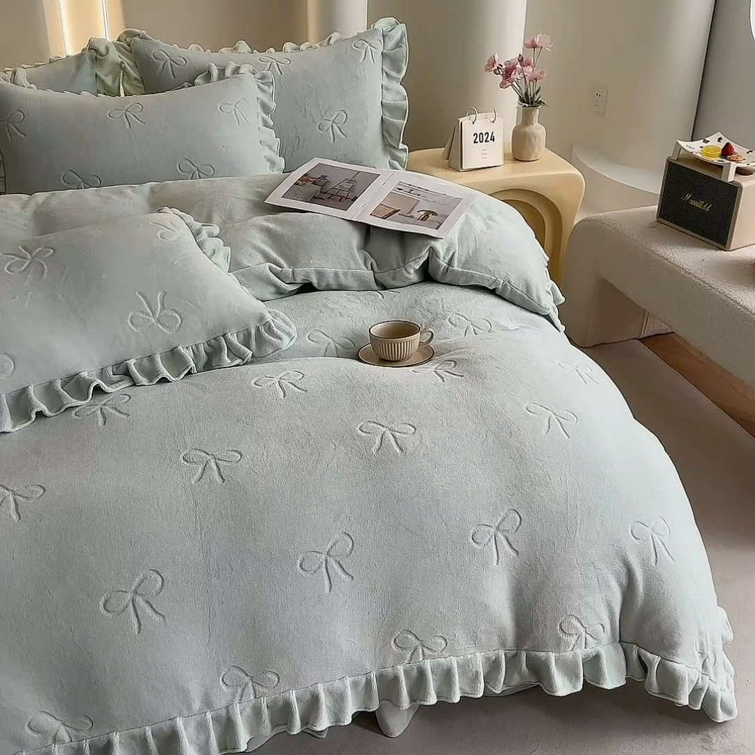 91家纺网 家纺一手货源 找家纺 乐嘉盈 2025新款公主风牛奶绒床罩四件套 浅绿