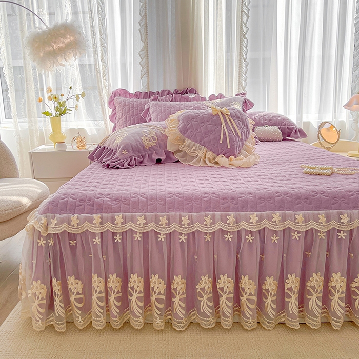 91家纺网 家纺一手货源 找家纺 2024新款加厚牛奶绒蕾丝刺绣床裙单床裙-莫奈花园系列 莫奈花园-甜紫