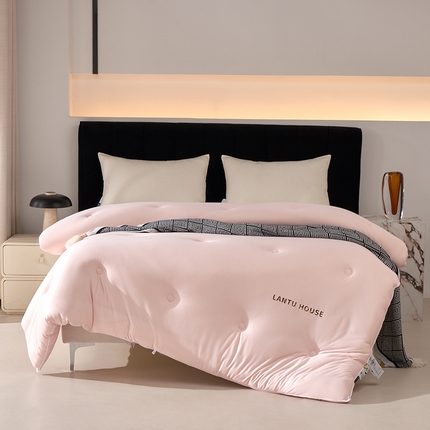 91家纺网 家纺一手货源 找家纺 2024新款零压针织被子被芯 针织粉