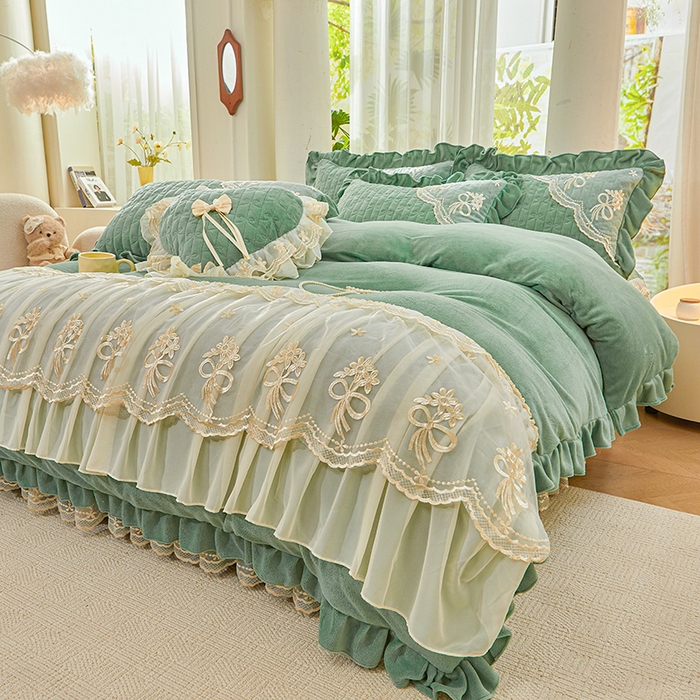 91家纺网 家纺一手货源 找家纺 2024新款加厚牛奶绒蕾丝刺绣床裙四件套-莫奈花园系列 莫奈花园-豆绿