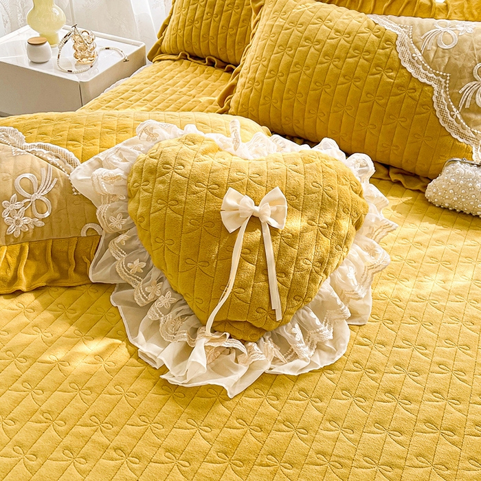 91家纺网 家纺一手货源 找家纺 2024新款加厚牛奶绒蕾丝刺绣床裙单床裙-莫奈花园系列 莫奈花园-嫩黄