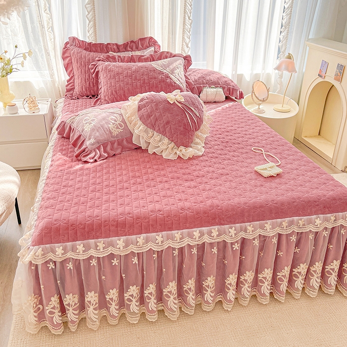 91家纺网 家纺一手货源 找家纺 2024新款加厚牛奶绒蕾丝刺绣床裙单床裙-莫奈花园系列 莫奈花园-豆沙红