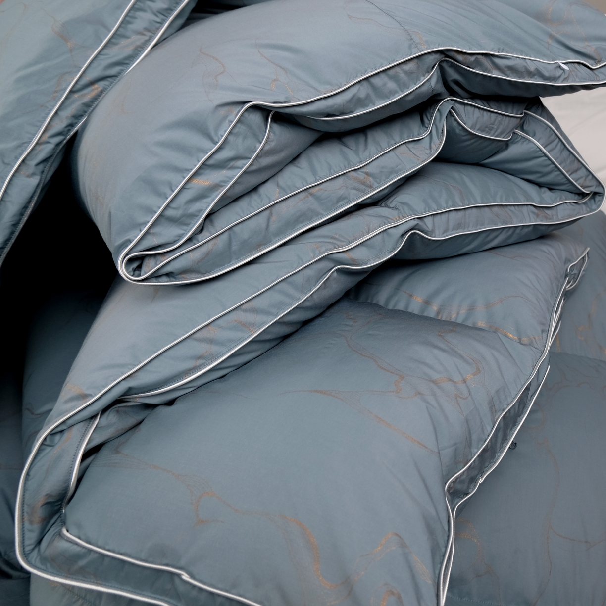 91家纺网 家纺一手货源 找家纺 兰言诺羽绒被 2025新款埃及棉95羽绒被被子被芯 蓝色