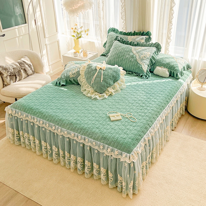 91家纺网 家纺一手货源 找家纺 2024新款加厚牛奶绒蕾丝刺绣床裙单床裙-莫奈花园系列 莫奈花园-豆绿