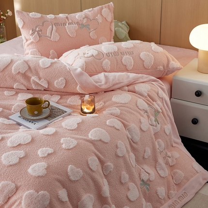 91家纺网 家纺一手货源 找家纺 （总）安莱生活 2024新款minmin泰迪绒立体提花爱心四件套