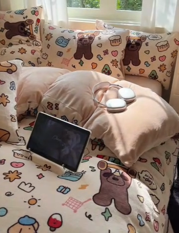 91家纺网 家纺一手货源 找家纺 红嘴企鹅 2025新款牛奶绒印花四件套 大力