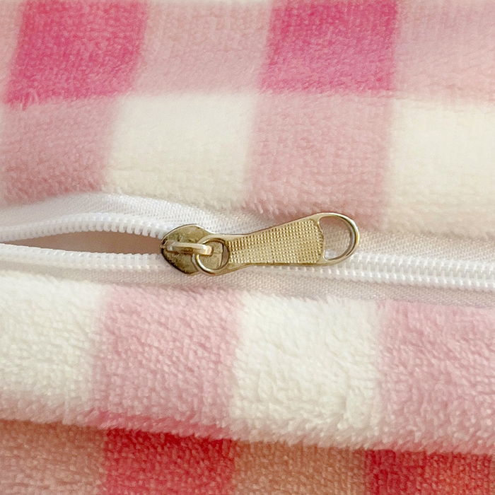 91家纺网 家纺一手货源 找家纺 眠帛家居 2024新款高克重牛奶绒毛巾绣加印大版卡通四件套系列二 旺仔