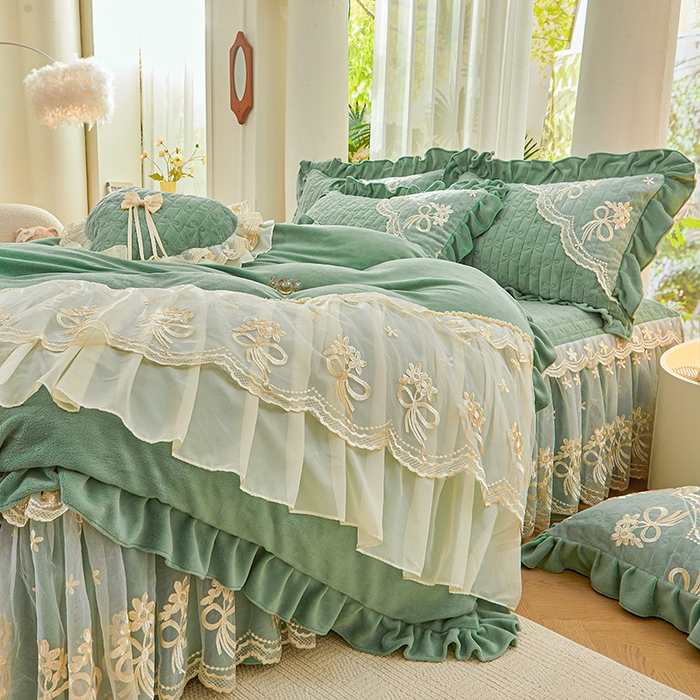 91家纺网 家纺一手货源 找家纺 2024新款加厚牛奶绒蕾丝刺绣床裙四件套-莫奈花园系列 莫奈花园-豆绿