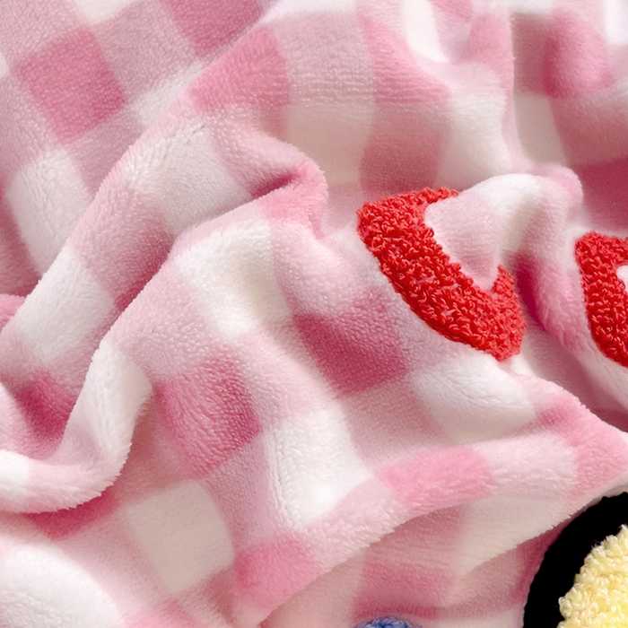 91家纺网 家纺一手货源 找家纺 眠帛家居 2024新款高克重牛奶绒毛巾绣加印大版卡通四件套系列二 芝士