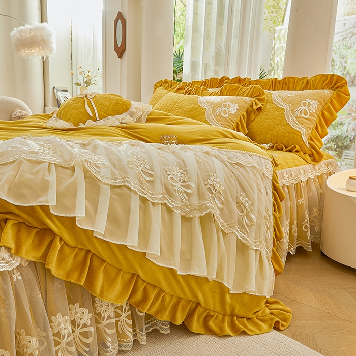 91家纺网 家纺一手货源 找家纺 2024新款加厚牛奶绒蕾丝刺绣床裙四件套-莫奈花园系列 莫奈花园-嫩黄