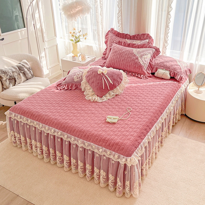 91家纺网 家纺一手货源 找家纺 2024新款加厚牛奶绒蕾丝刺绣床裙单床裙-莫奈花园系列 莫奈花园-豆沙红