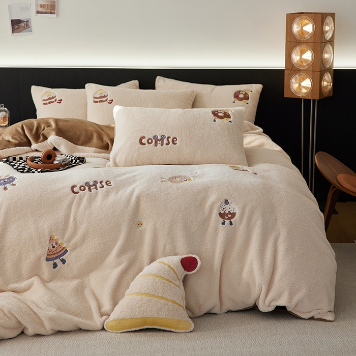 91家纺网 家纺一手货源 找家纺 安莱生活 2024新款绵羊绒毛巾绣四件套 甜品派对