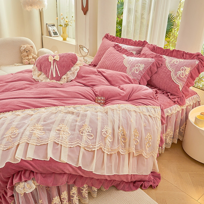 91家纺网 家纺一手货源 找家纺 2024新款加厚牛奶绒蕾丝刺绣床裙四件套-莫奈花园系列 莫奈花园-豆沙红