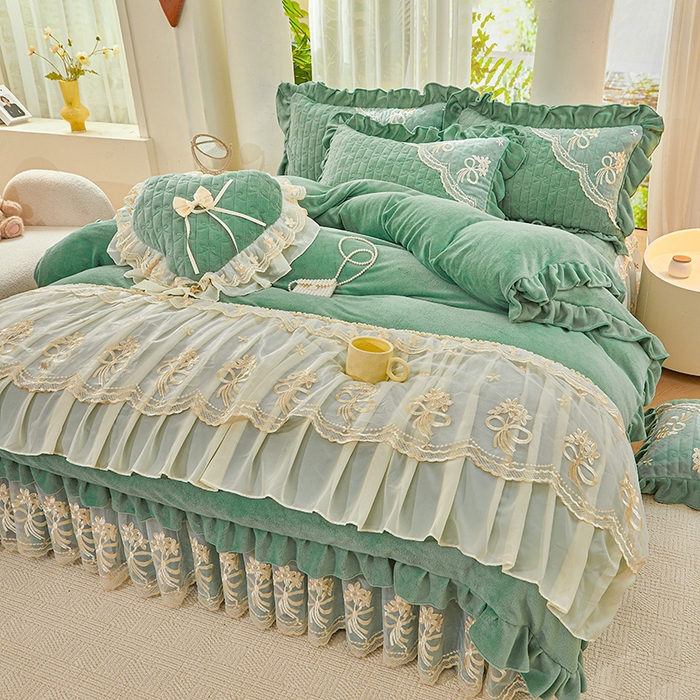91家纺网 家纺一手货源 找家纺 2024新款加厚牛奶绒蕾丝刺绣床裙四件套-莫奈花园系列 莫奈花园-豆绿