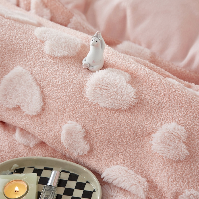 91家纺网 家纺一手货源 找家纺 安莱生活 2024新款minmin泰迪绒立体提花爱心四件套 爱心绒-樱花粉