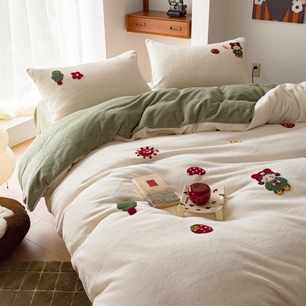 沐晴家纺 2024秋冬新品高克重牛奶绒拼色毛巾绣卡通绣花款四件套 童萌萌