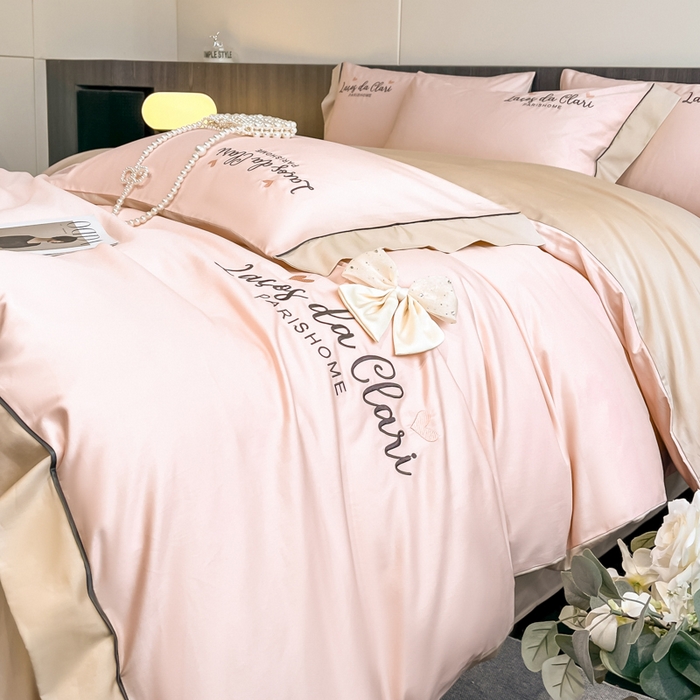 91家纺网 家纺一手货源 找家纺 娜娜 2024新款全棉时尚刺绣AB版双拼宽边绣花四件套--蝴蝶结系列 蝴蝶结-粉+奶咖