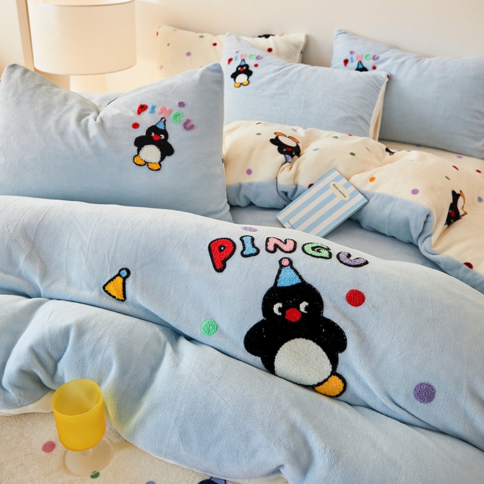 91家纺网 家纺一手货源 找家纺 娜娜 2024新款高克重牛奶绒毛巾绣四件套 企鹅宝贝