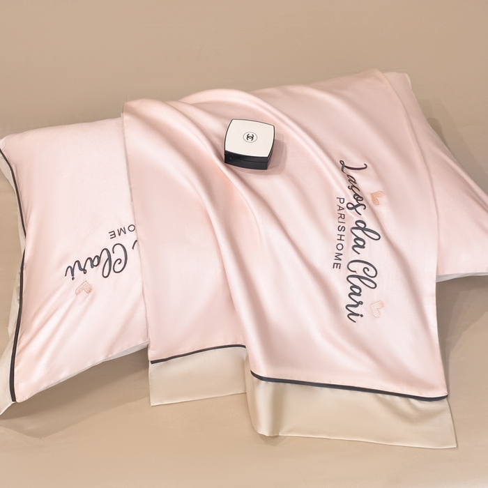 91家纺网 家纺一手货源 找家纺 娜娜 2024新款全棉时尚刺绣AB版双拼宽边绣花四件套--蝴蝶结系列 蝴蝶结-粉+奶咖