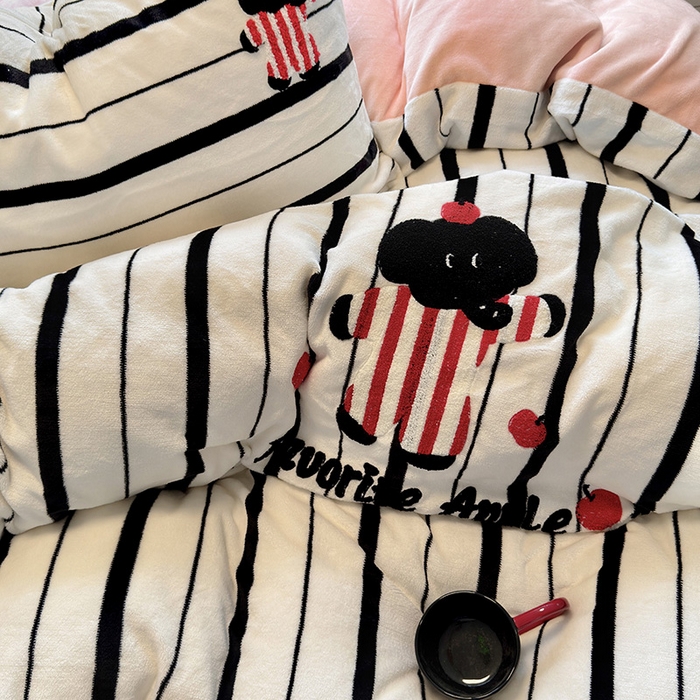 91家纺网 家纺一手货源 找家纺 娜娜 2024新款加厚保暖高克重牛奶绒毛巾绣四件套 牛奶绒条纹小象