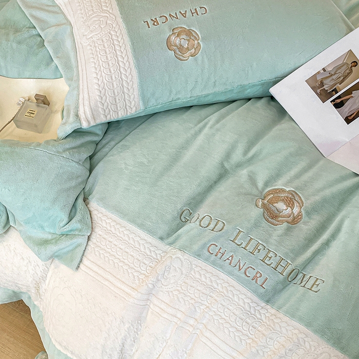 91家纺网 家纺一手货源 找家纺 娜娜 2024新款牛奶绒三拼系列四件套 繁星蓝