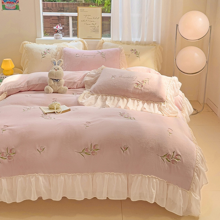 91家纺网 家纺一手货源 找家纺 娜娜 2024新款法式花边牛奶绒刺绣四件套-郁金香-同心结系列 郁金香-粉