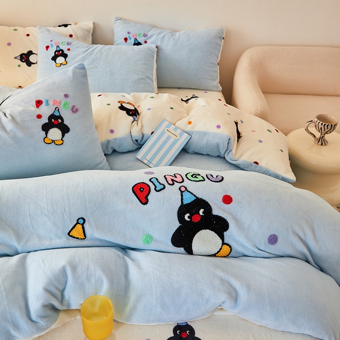 91家纺网 家纺一手货源 找家纺 娜娜 2024新款高克重牛奶绒毛巾绣四件套 企鹅宝贝